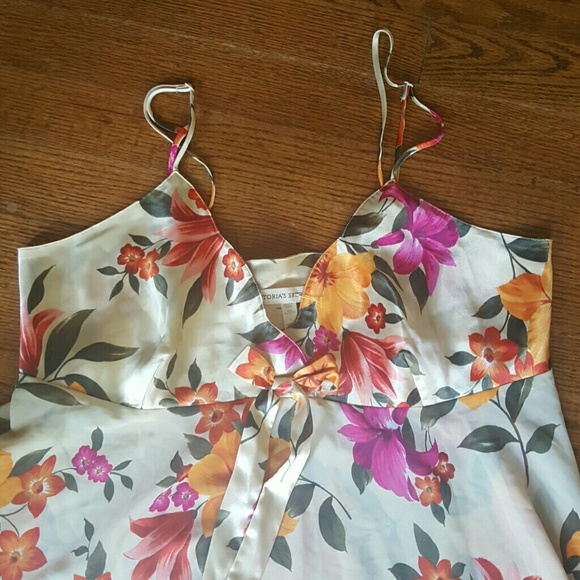 Victoria's Secret Large Floral Lingerie - Picture 2 of 3